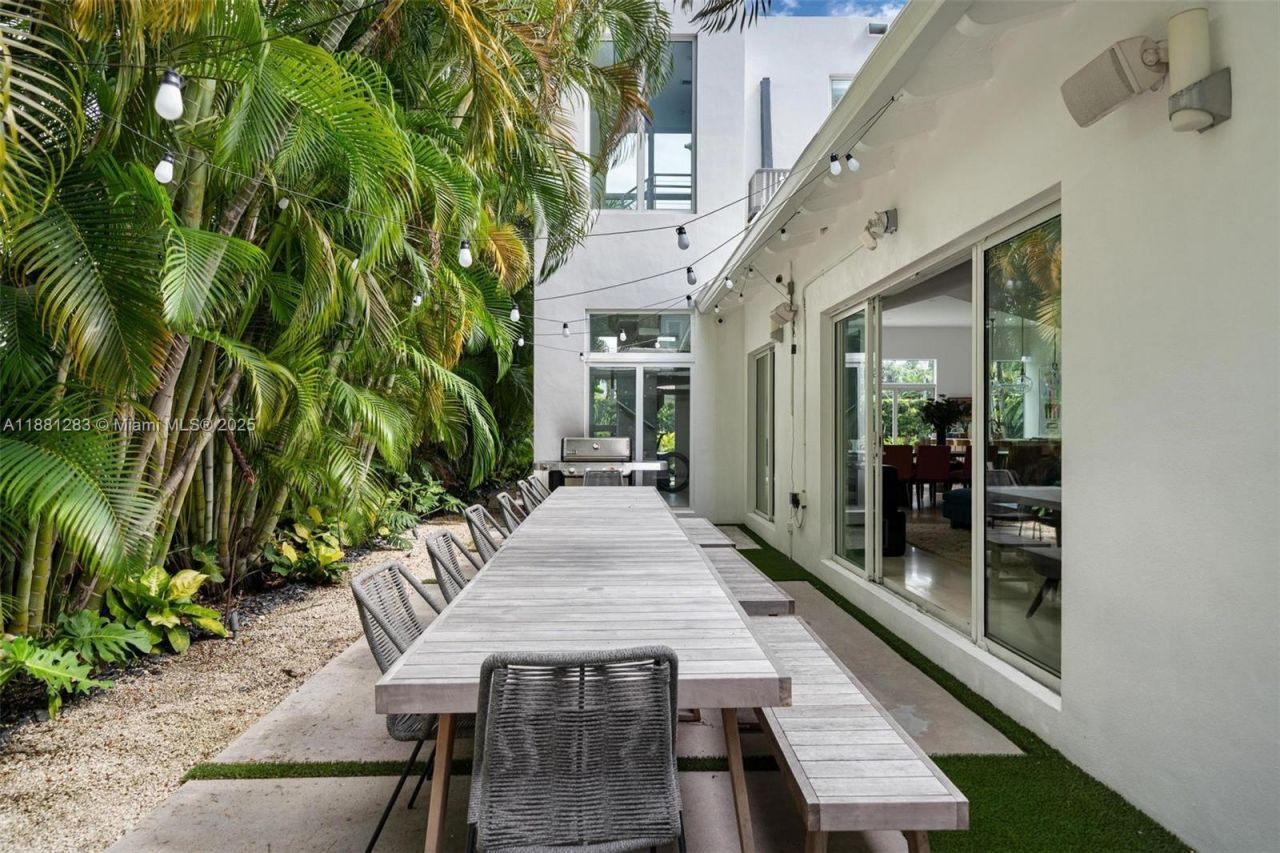 520 E Dilido Dr, Miami Beach, FL 33139 Photo