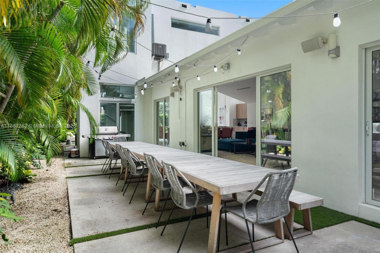 520 E Dilido Dr, Miami Beach, FL 33139 Photo