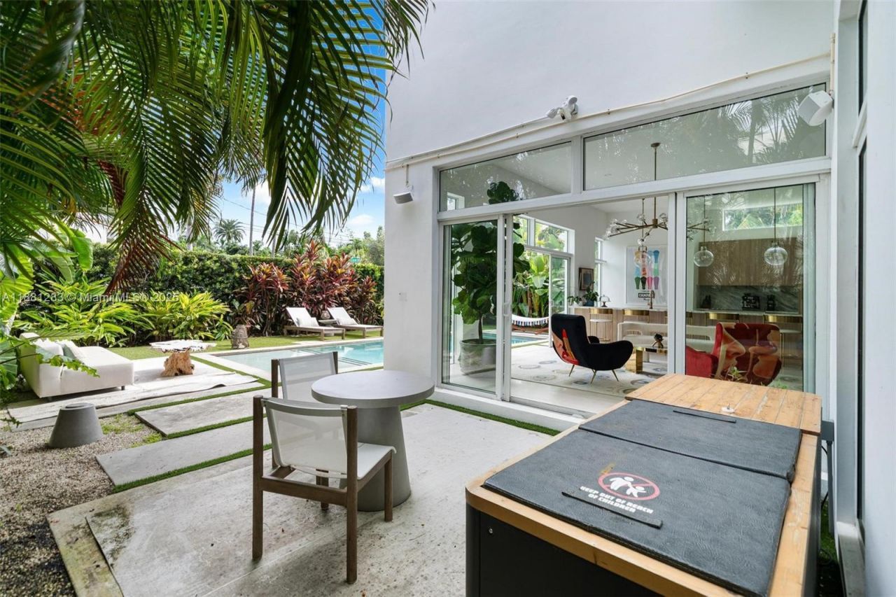 520 E Dilido Dr, Miami Beach, FL 33139 Photo