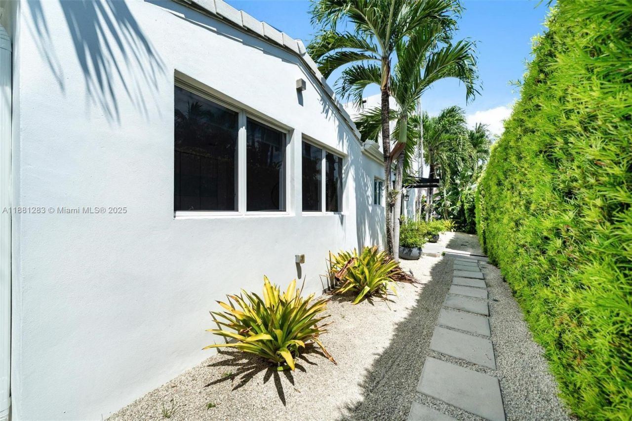 520 E Dilido Dr, Miami Beach, FL 33139 Photo