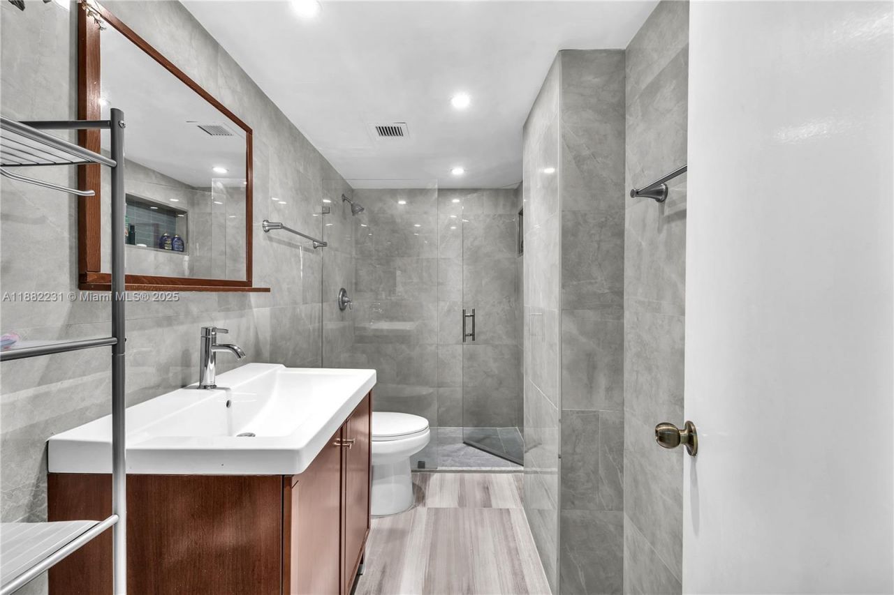 3161 S Ocean Dr, Unit 802, Hallandale Beach, FL 33009 Photo