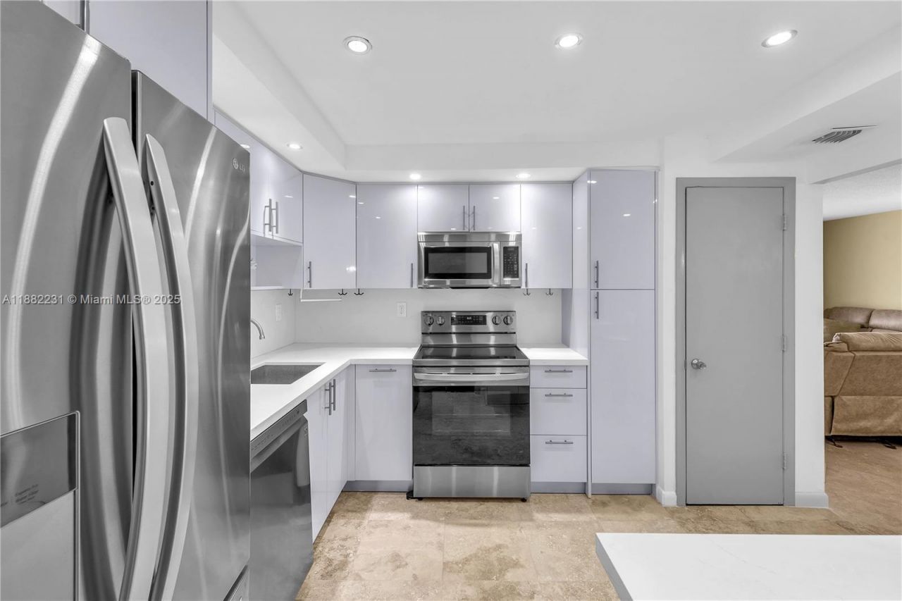 3161 S Ocean Dr, Unit 802, Hallandale Beach, FL 33009 Photo