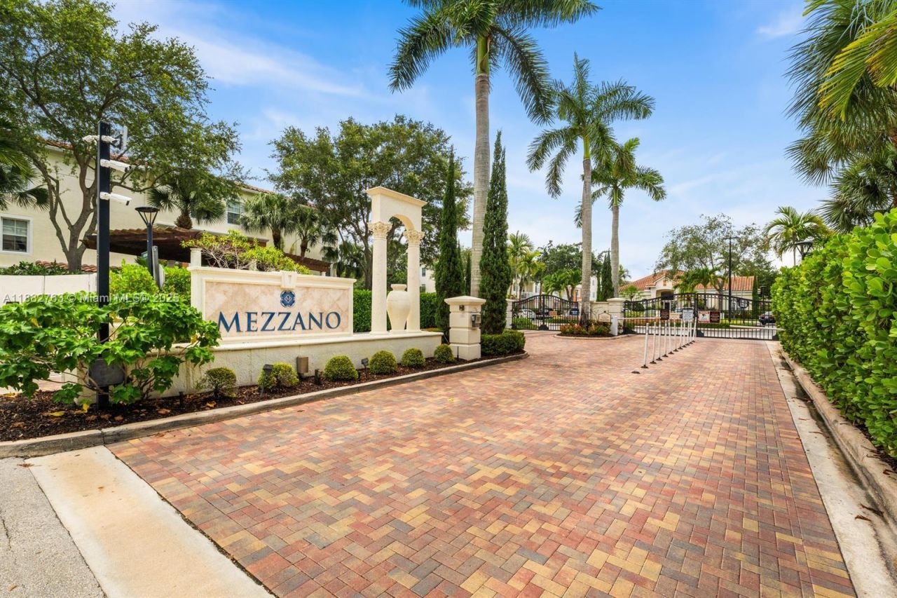 9833 Baywinds Dr, Unit 7203, West Palm Beach, FL 33411 Photo