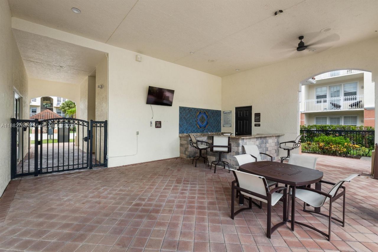 9833 Baywinds Dr, Unit 7203, West Palm Beach, FL 33411 Photo