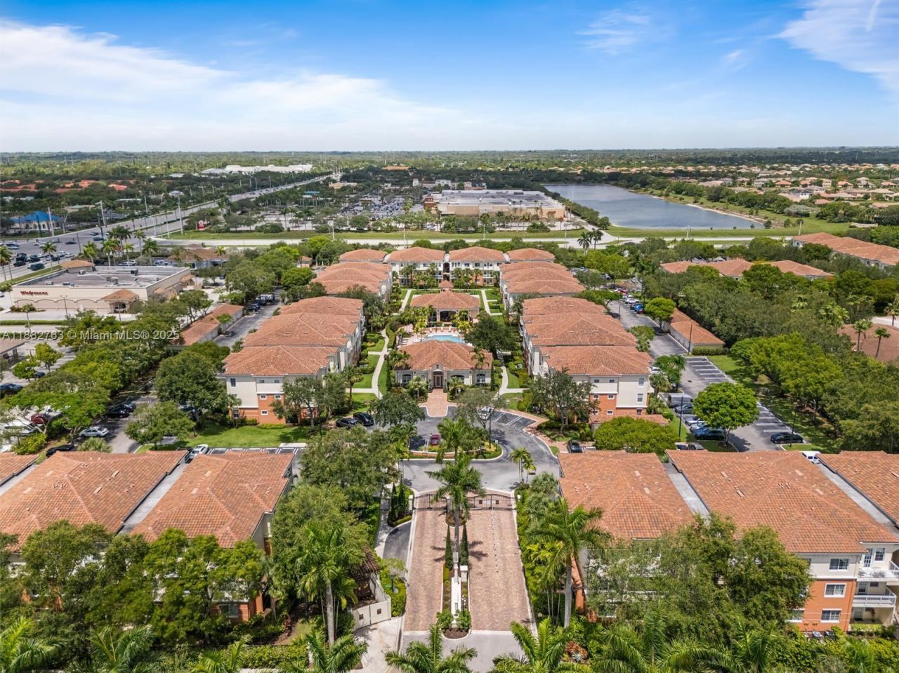 9833 Baywinds Dr, Unit 7203, West Palm Beach, FL 33411 Photo