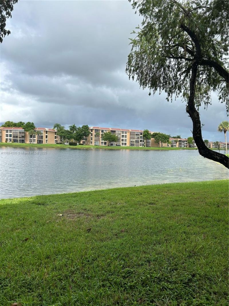 6011 Coral Lake Dr, Unit 111, Margate, FL 33063 Photo
