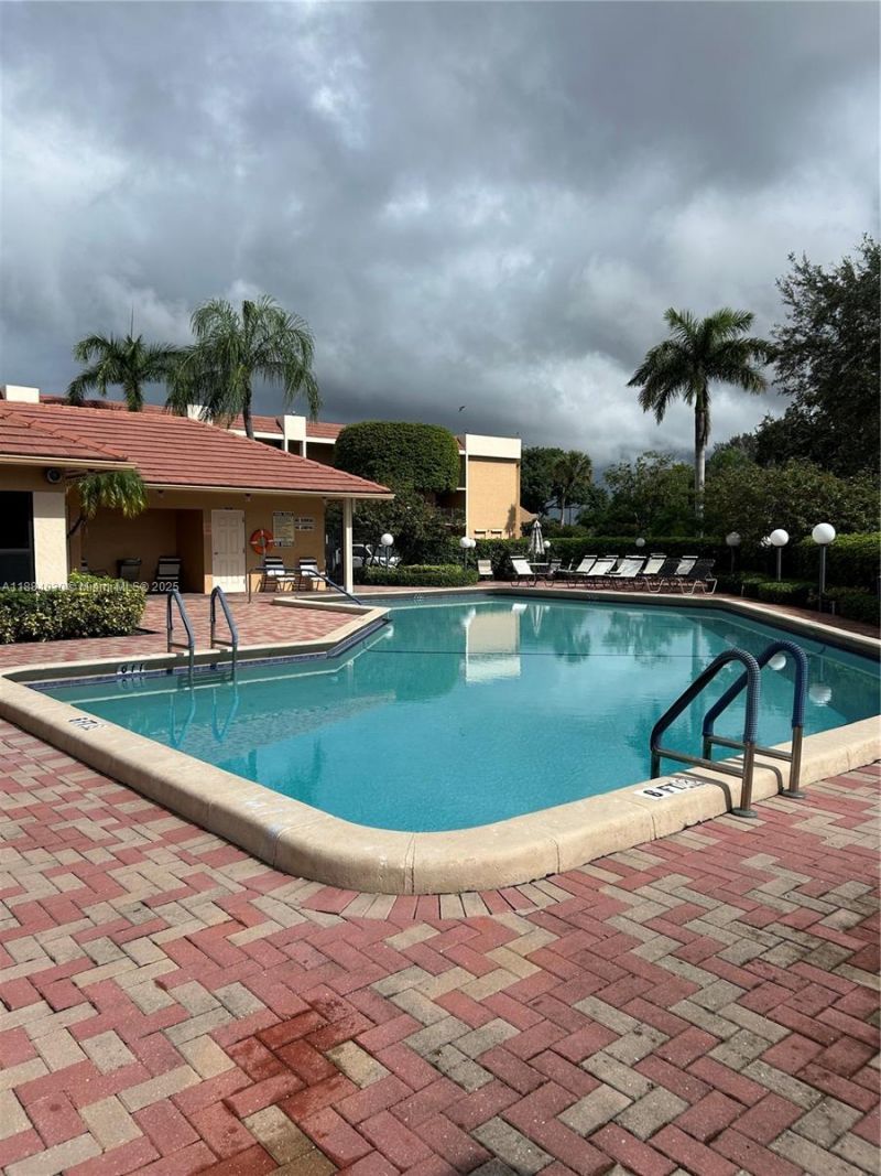 6011 Coral Lake Dr, Unit 111, Margate, FL 33063 Photo