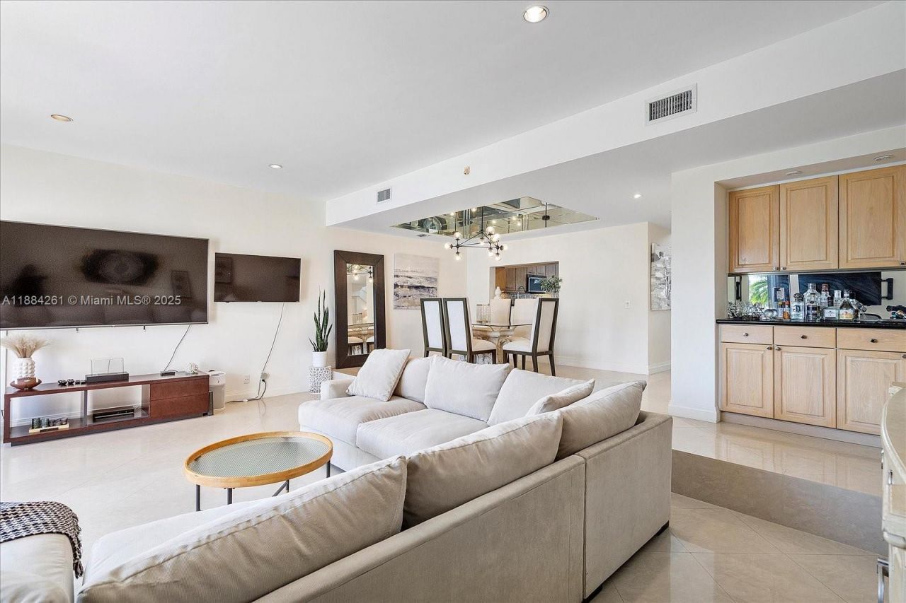 3620 Yacht Club Dr, Unit 503, Aventura, FL 33180 Photo