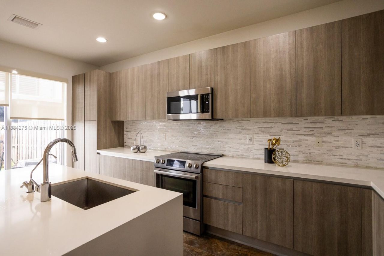 10279 NW 72nd St, Doral, FL 33178 Photo