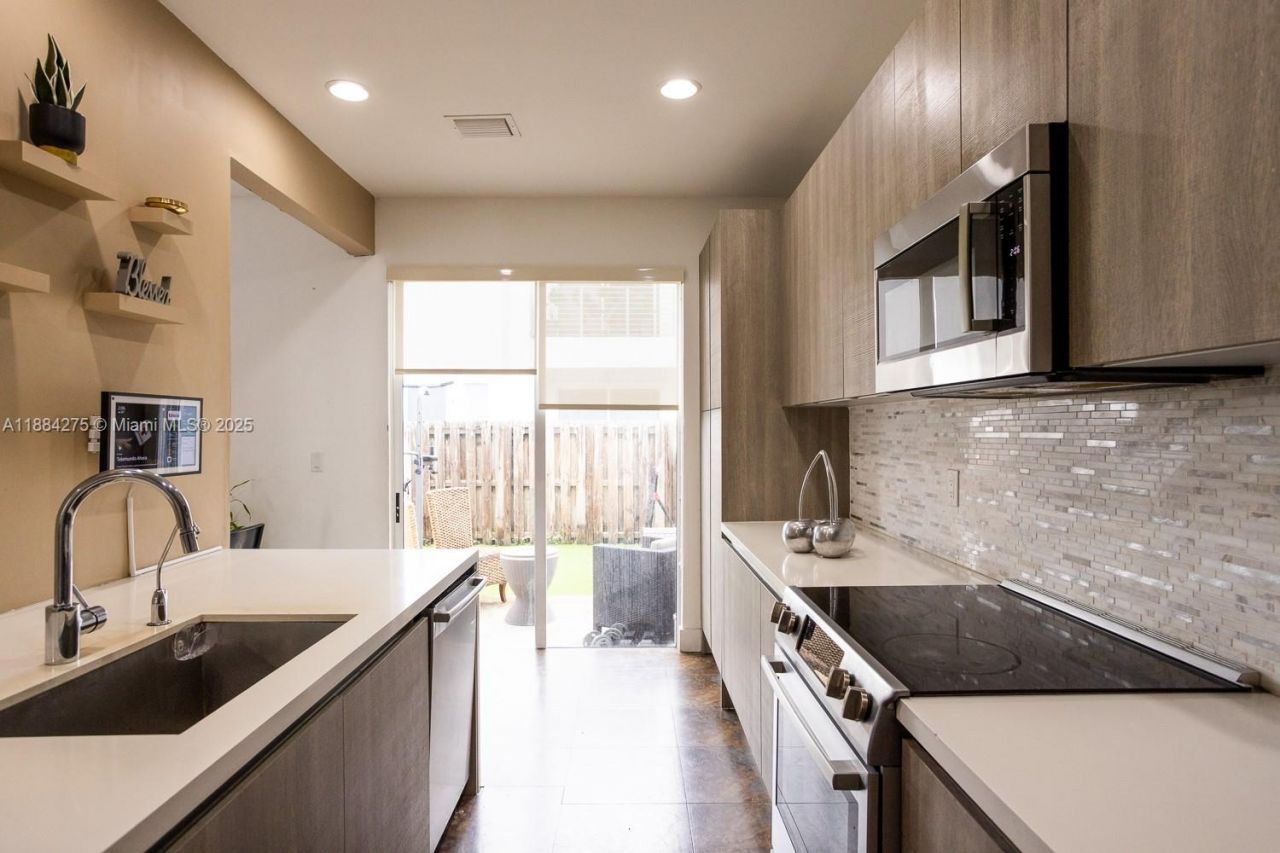 10279 NW 72nd St, Doral, FL 33178 Photo