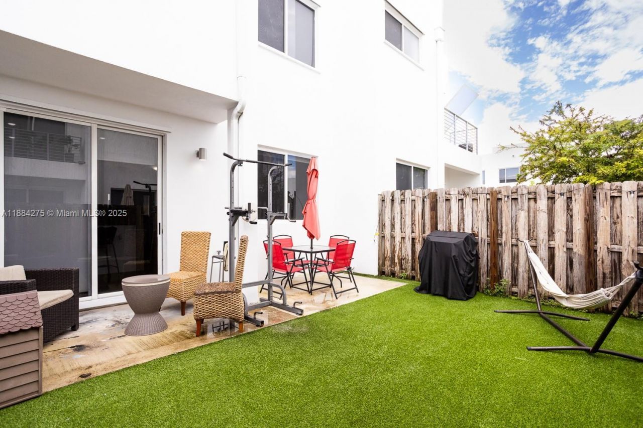 10279 NW 72nd St, Doral, FL 33178 Photo