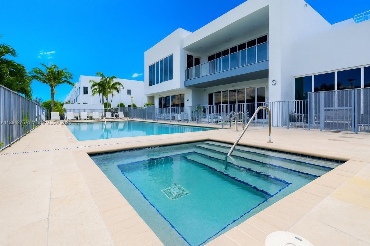 10279 NW 72nd St, Doral, FL 33178 Photo