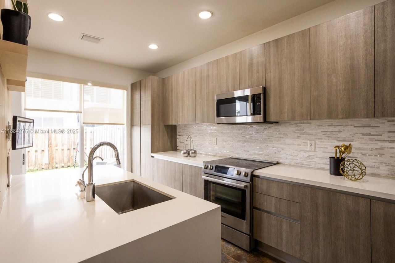 10279 NW 72nd St, Doral, FL 33178 Photo