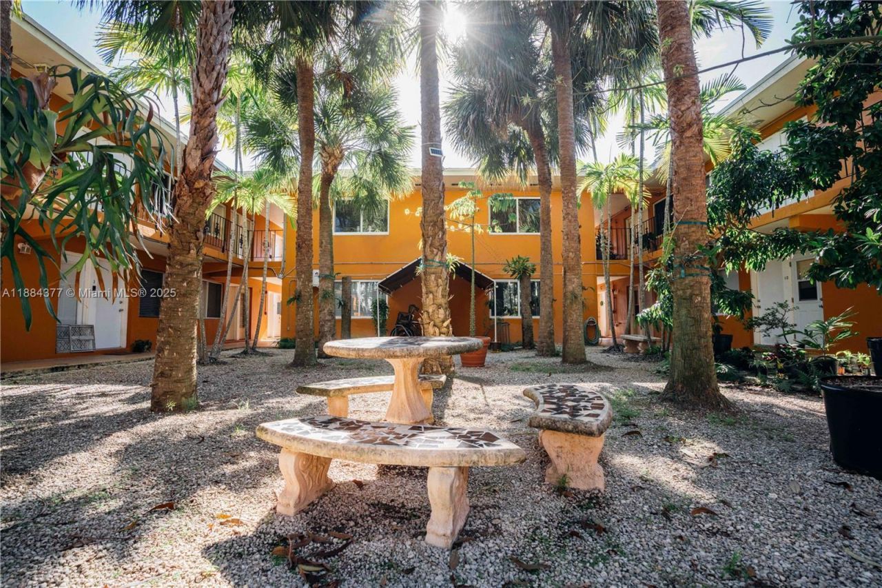 7901 SW 64th Ave, Unit 6, South Miami, FL 33143 Photo