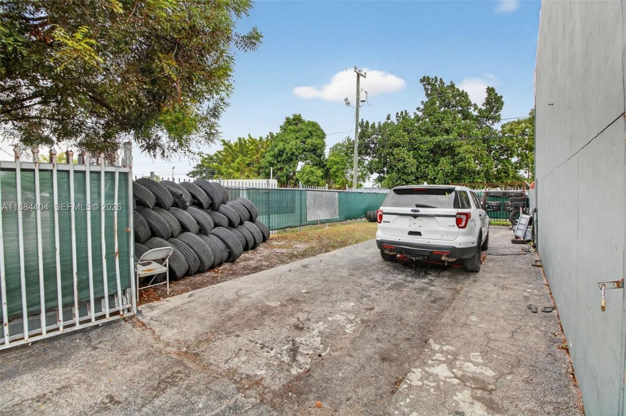 449 E Okeechobee Rd, Hialeah, FL 33010 Photo