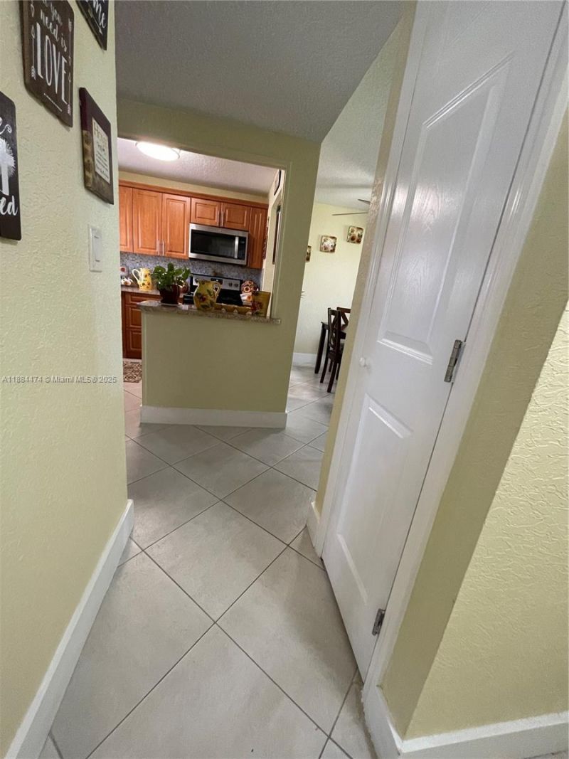 9041 Sunrise Lakes Blvd, Unit 108, Sunrise, FL 33322 Photo