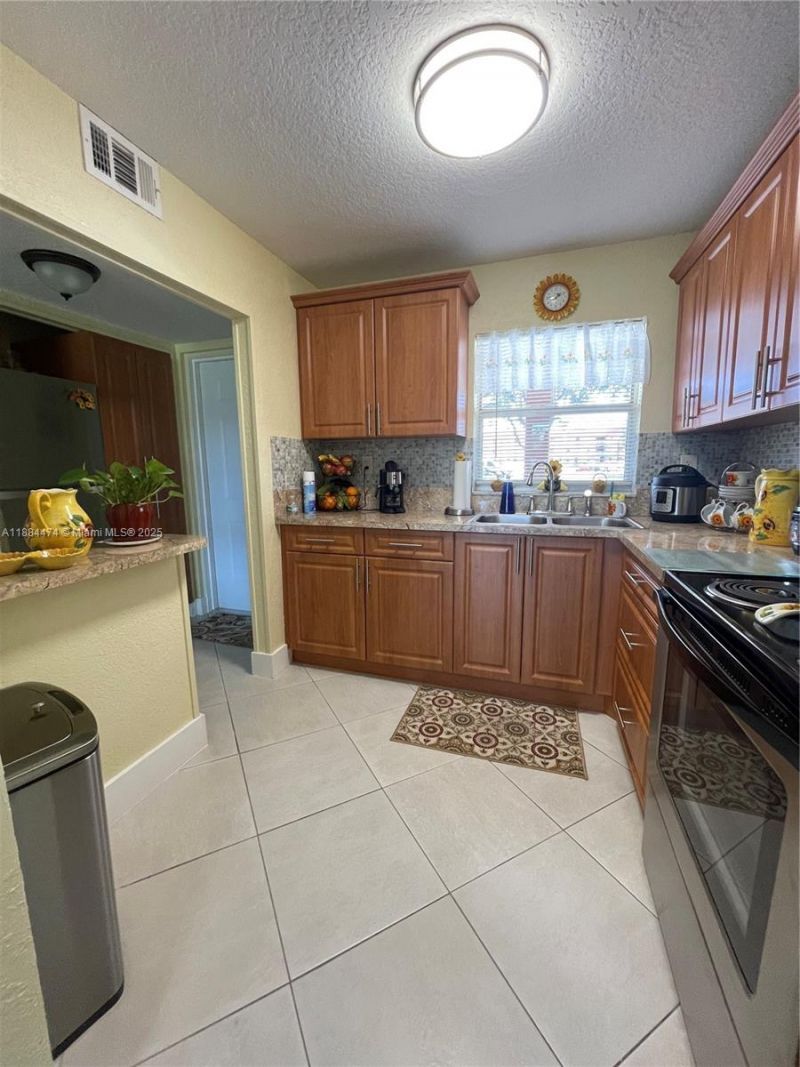 9041 Sunrise Lakes Blvd, Unit 108, Sunrise, FL 33322 Photo