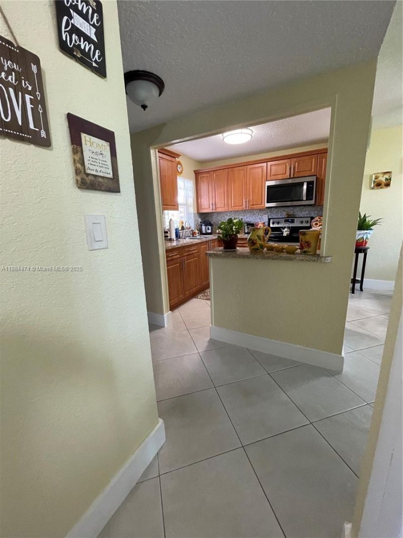 9041 Sunrise Lakes Blvd, Unit 108, Sunrise, FL 33322 Photo
