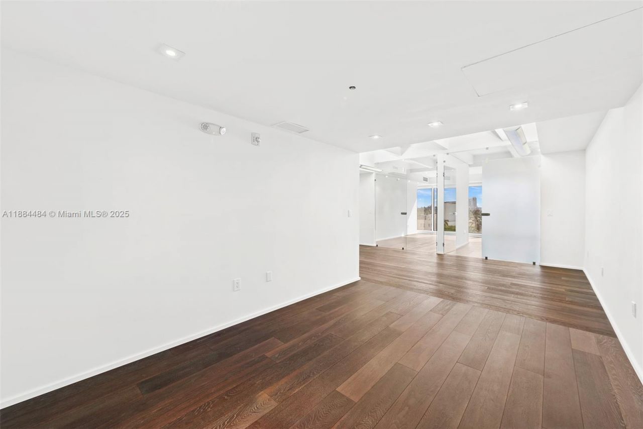 1680 Michigan Ave, Unit 919, Miami Beach, FL 33139 Photo