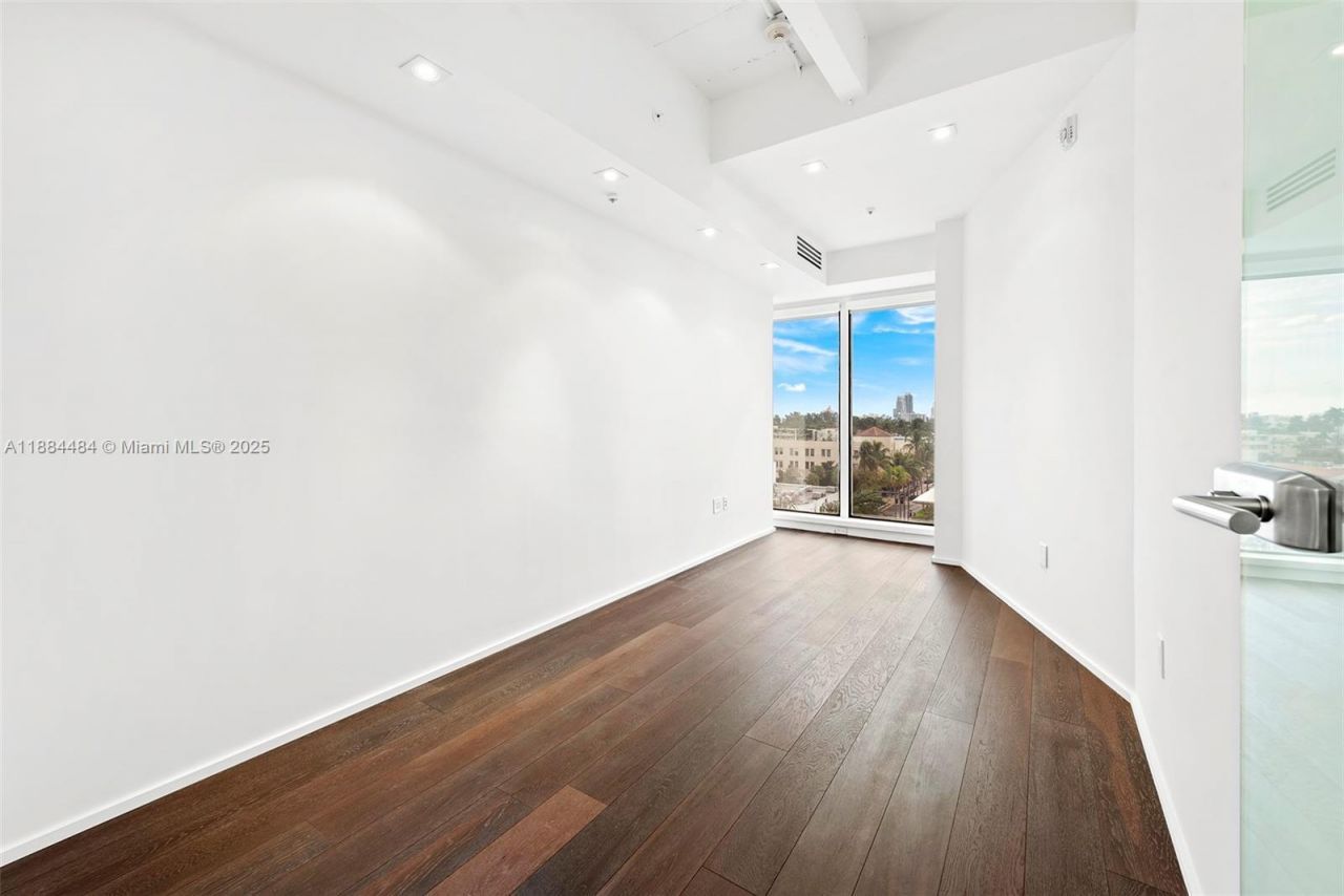 1680 Michigan Ave, Unit 919, Miami Beach, FL 33139 Photo