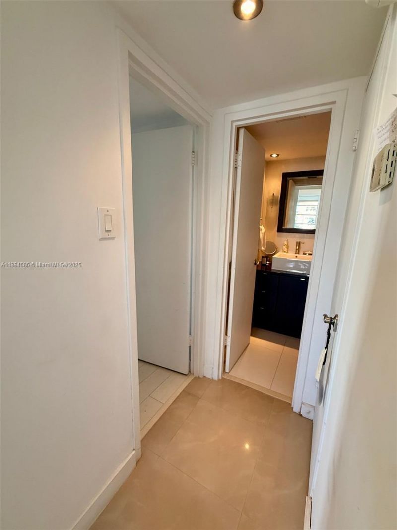 4142 N Jefferson Ave, Unit 4D, Miami Beach, FL 33140 Photo