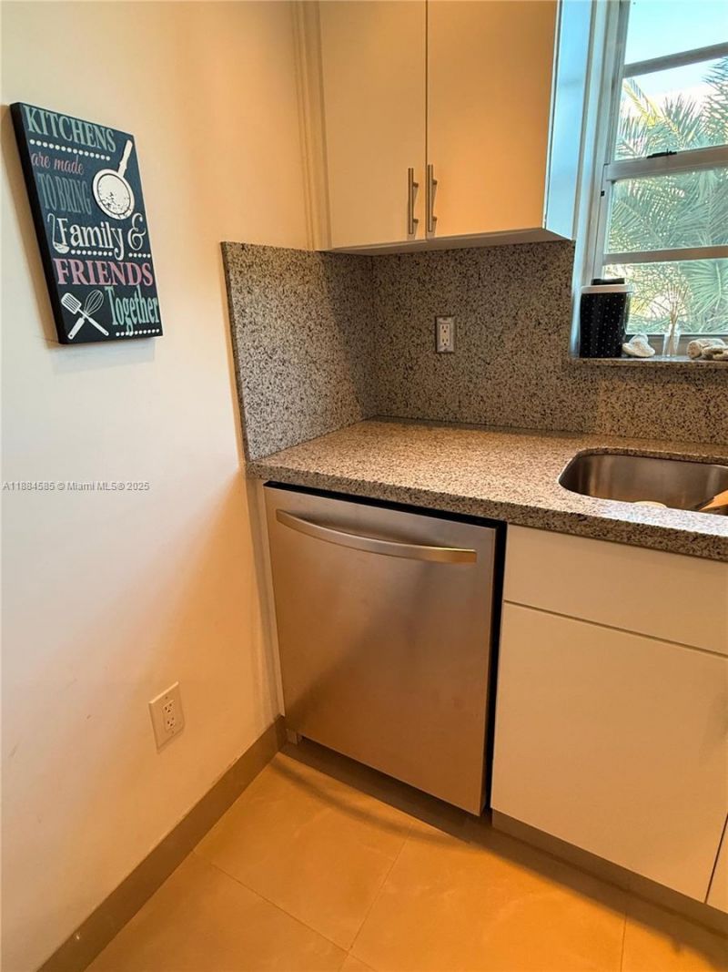 4142 N Jefferson Ave, Unit 4D, Miami Beach, FL 33140 Photo