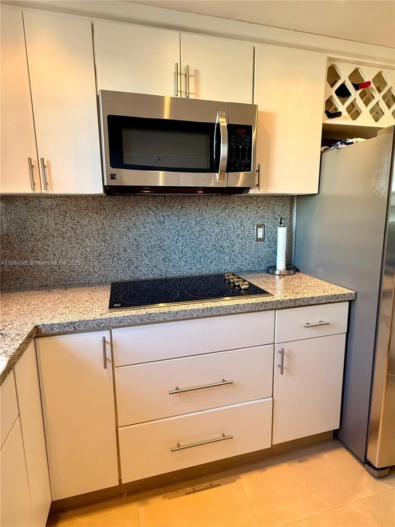 4142 N Jefferson Ave, Unit 4D, Miami Beach, FL 33140 Photo