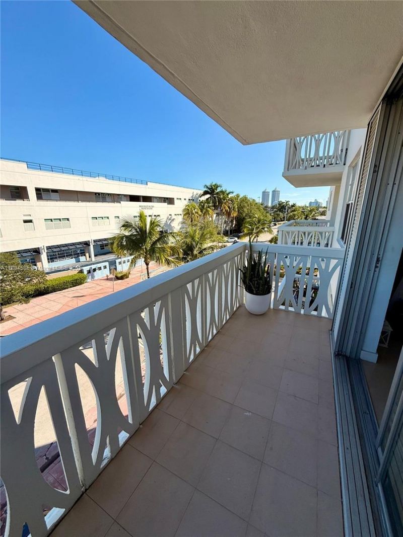 4142 N Jefferson Ave, Unit 4D, Miami Beach, FL 33140 Photo