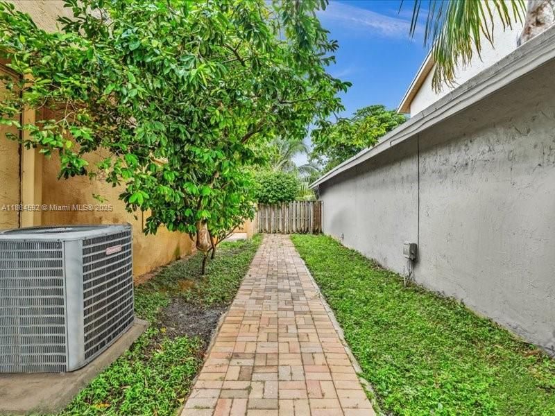 9900 SW 12 St, Pembroke Pines, FL 33025 Photo