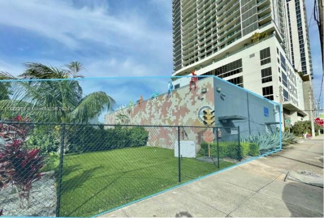 1542 NE 1st Ave, Miami, FL 33132 Photo