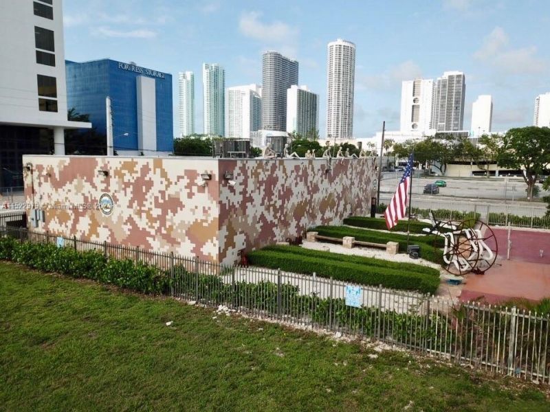 1542 NE 1st Ave, Miami, FL 33132 Photo