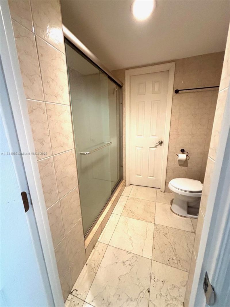 1817 S Ocean Dr, Unit 426, Hallandale Beach, FL 33009 Photo