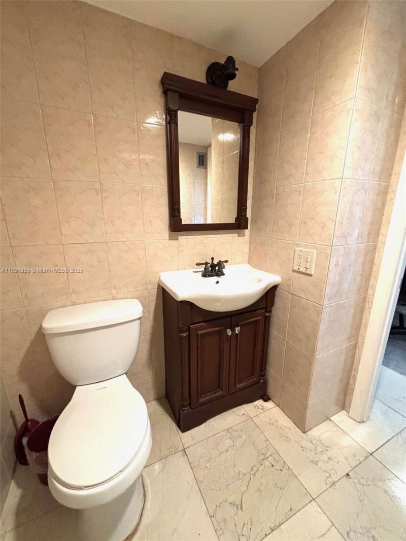 1817 S Ocean Dr, Unit 426, Hallandale Beach, FL 33009 Photo