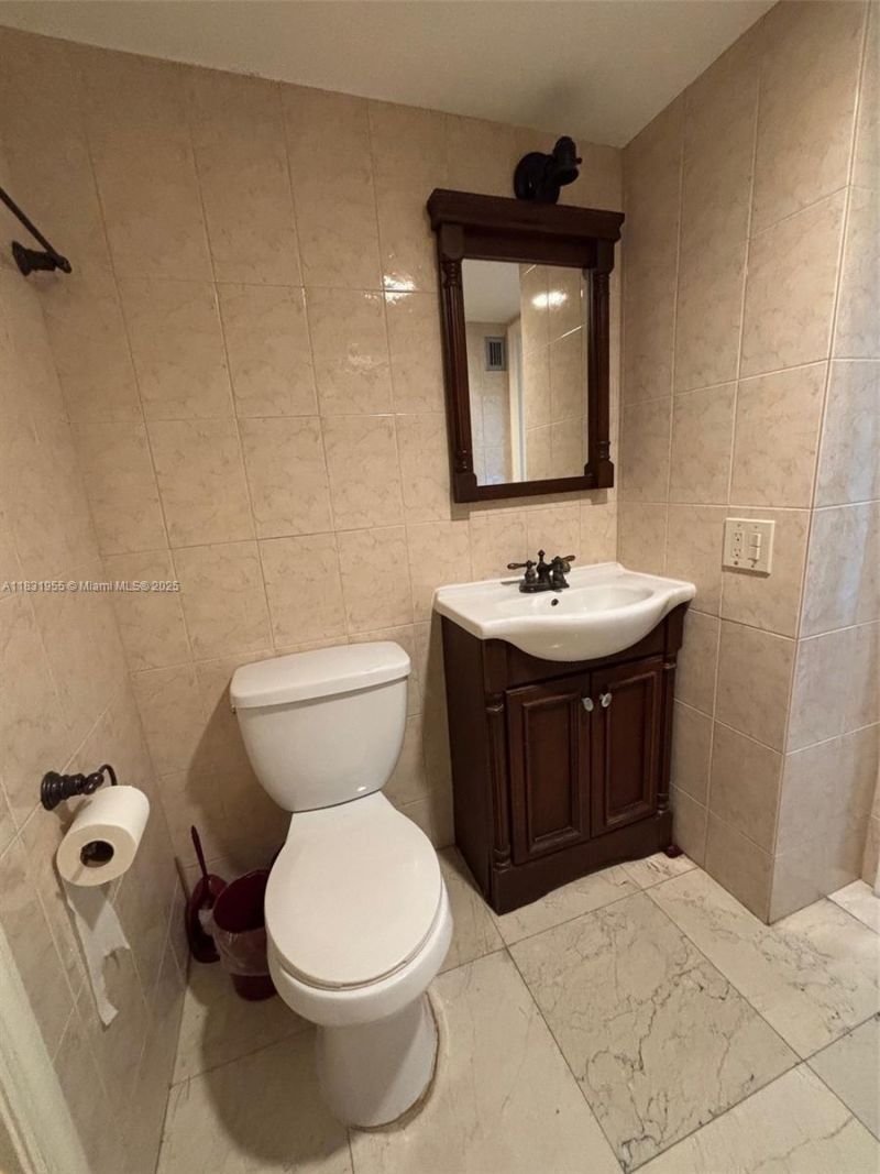 1817 S Ocean Dr, Unit 426, Hallandale Beach, FL 33009 Photo