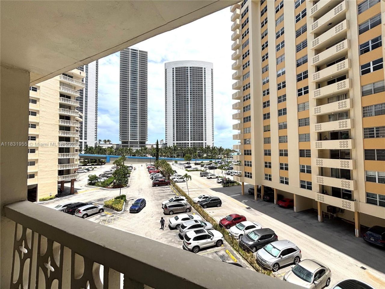 1817 S Ocean Dr, Unit 426, Hallandale Beach, FL 33009 Photo