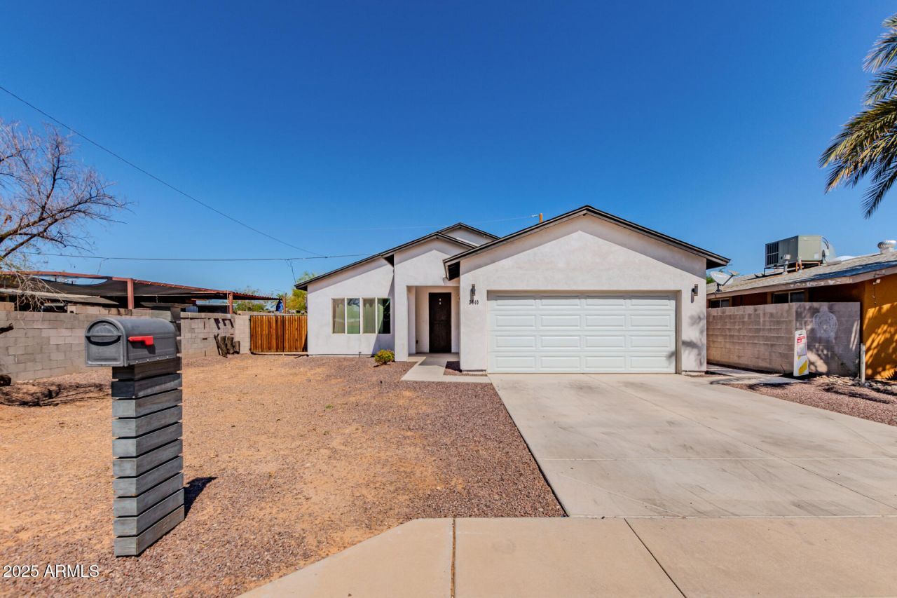 2640 E Beverly Lane E, Phoenix, AZ 85032 Main Photo