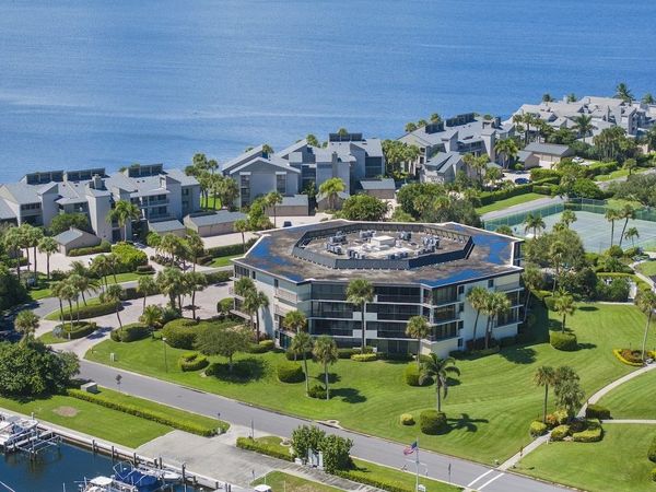 1850 Bay Road, Unit PH-E, Vero Beach, FL 32963