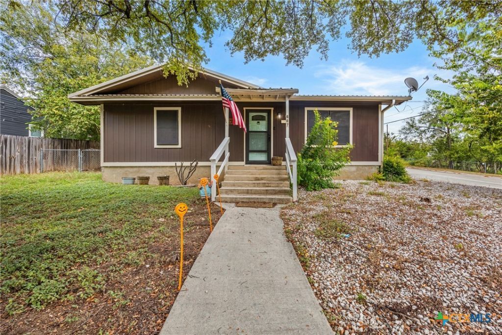 607 S Summer Street, Lampasas, TX 76550 Main Photo