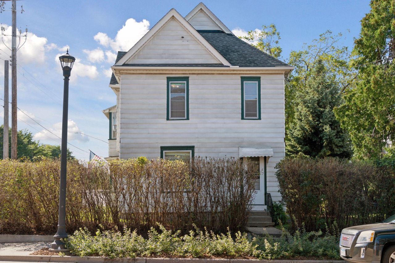 328 13th Ave NE Minneapolis, MN 55413