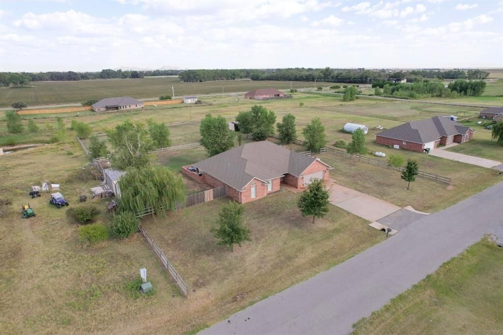 42 Freedom Circle, Altus, OK 73521 Main Photo