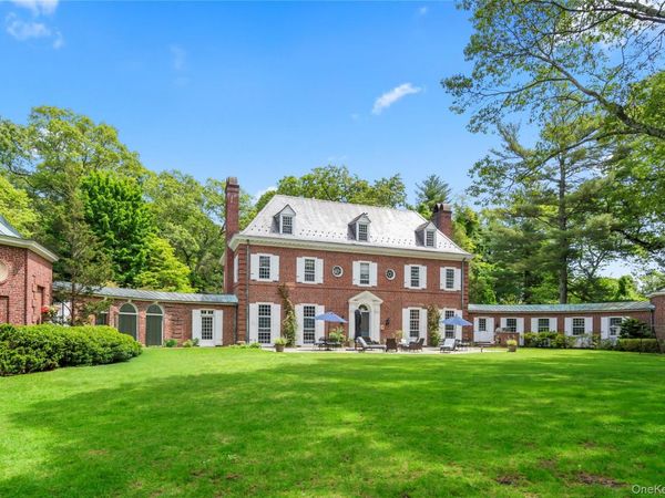 88 Wheatley Road, Old Westbury, NY 11568