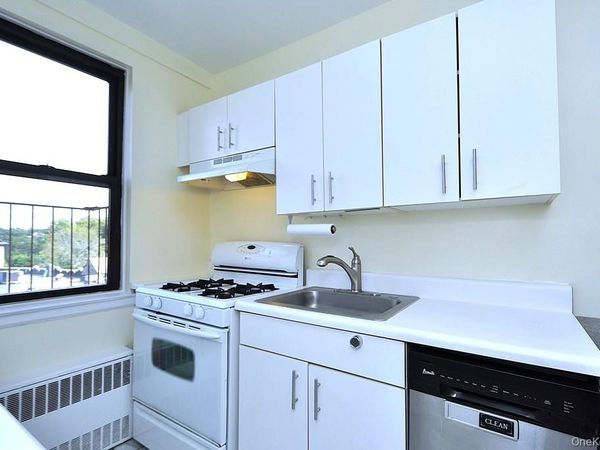 142 Garth Road, Unit 4A, Scarsdale, NY 10583