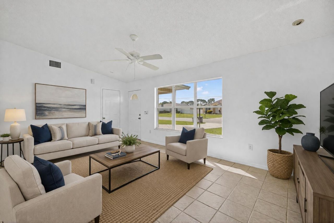 2273 SE Melaleuca Boulevard, Port Saint Lucie, FL 34952 Photo