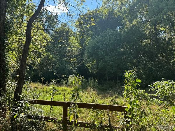 375 Griffith Lane, Chesterfield, MO 63005