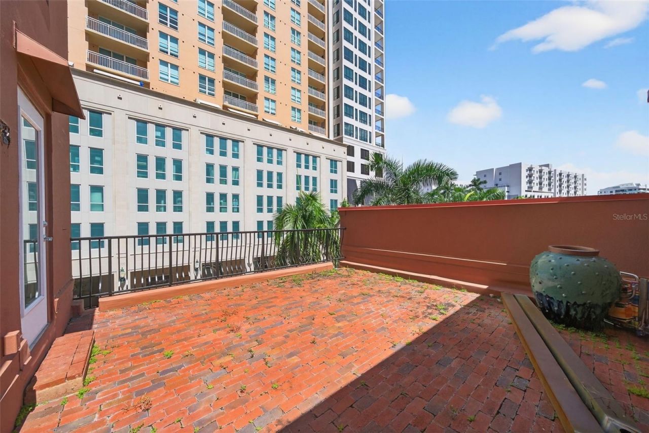 1330 Main Street, Unit 3, Sarasota, FL 34236 Photo