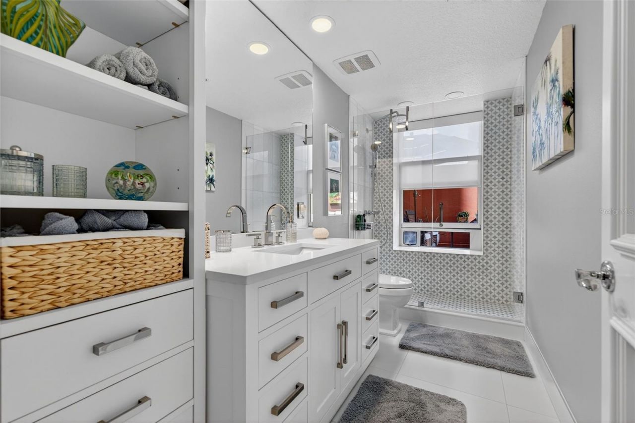 1330 Main Street, Unit 3, Sarasota, FL 34236 Photo