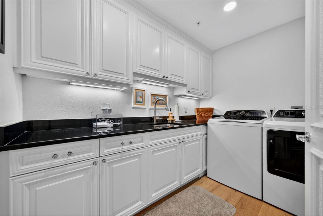 1330 Main Street, Unit 3, Sarasota, FL 34236 Photo