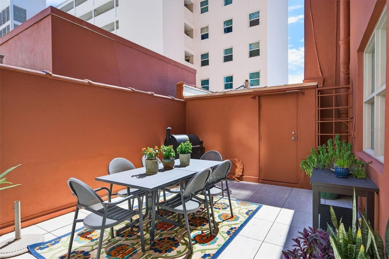 1330 Main Street, Unit 3, Sarasota, FL 34236 Photo