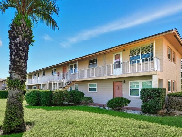 1100 E CAROLINE STREET, Unit 218, TAVARES, FL 32778