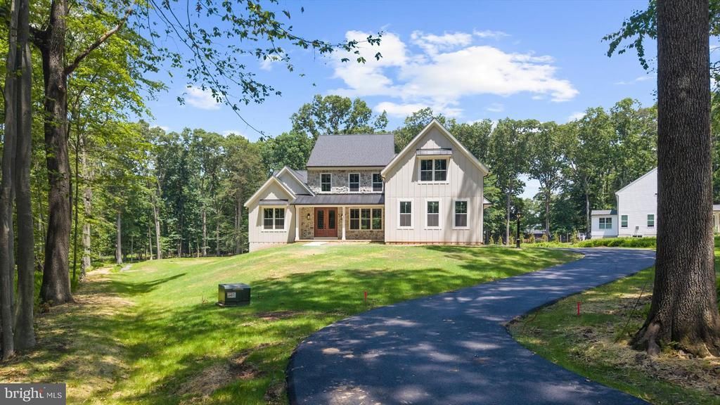2075 FLINT HILL ROAD, COOPERSBURG, PA 18036